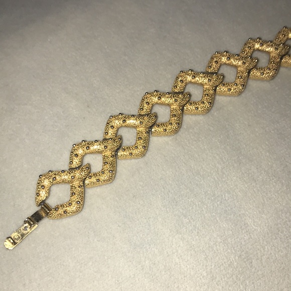 1960’s Vintage Crown Trifari Textured Gold Tone Bracelet - Picture 2 of 4